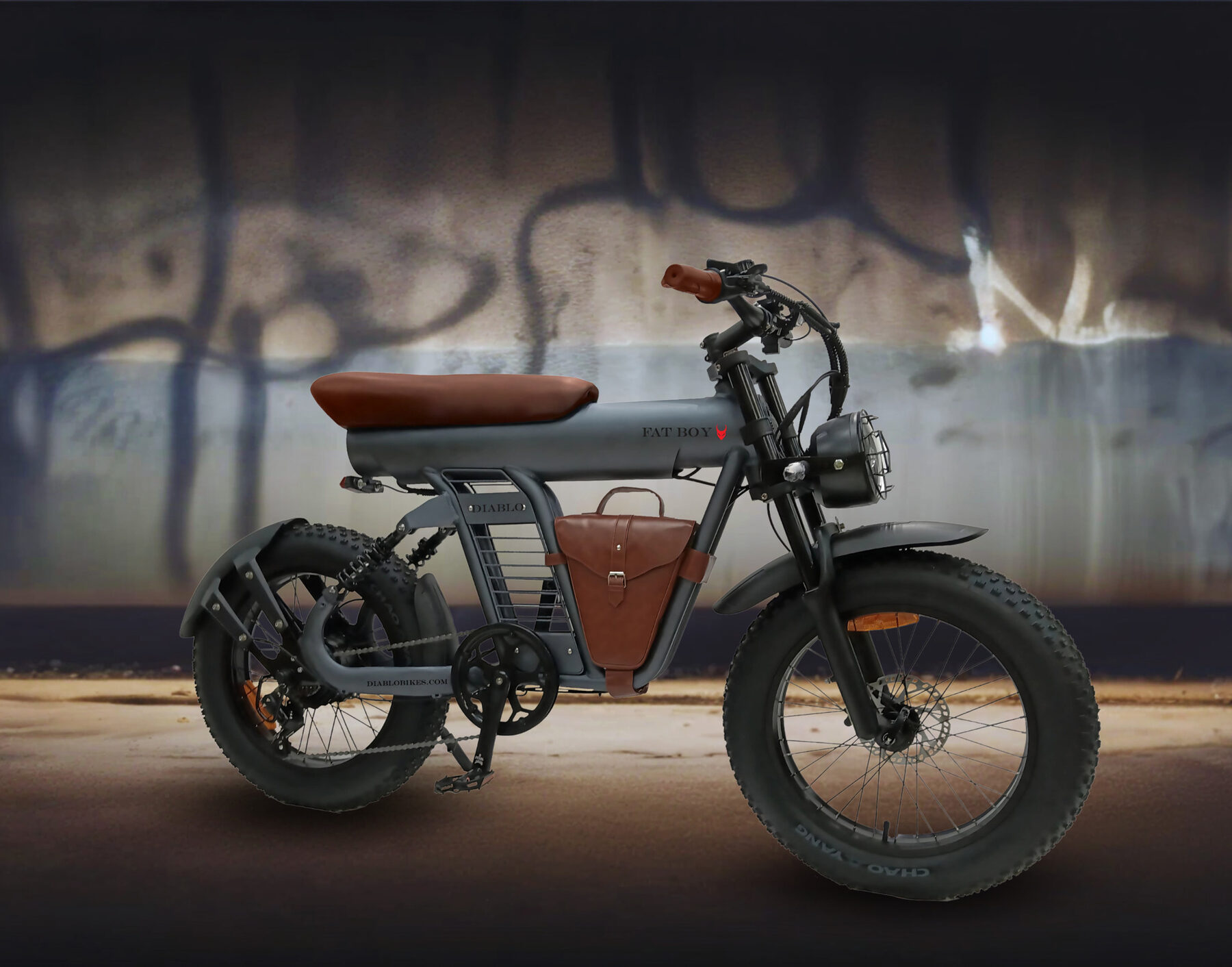 Diablo Fat Boy fatbike met leren zadeltas